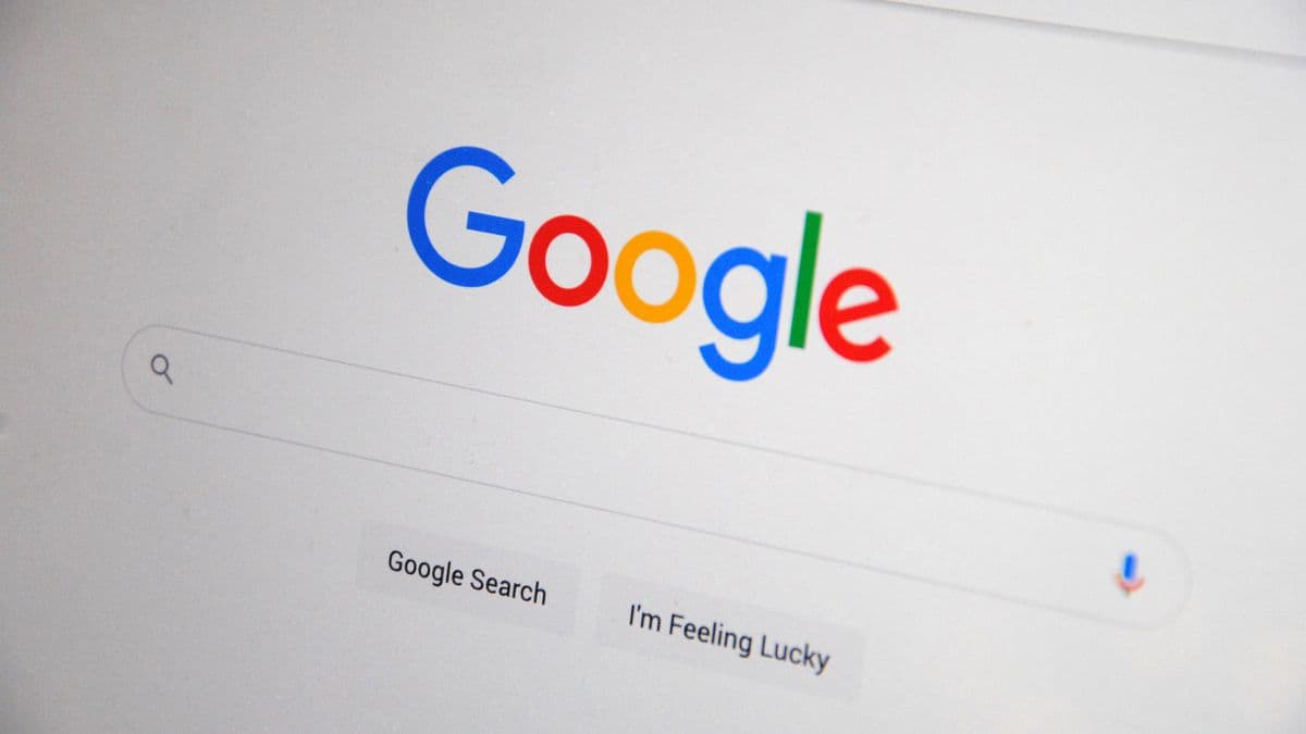 La página de búsqueda de Google en una pantalla